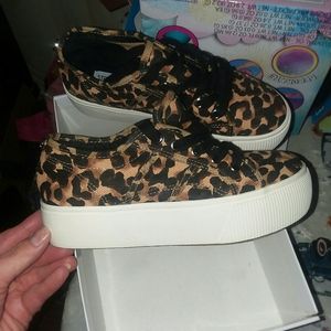 Steve Madden leopard shoes. Size 6